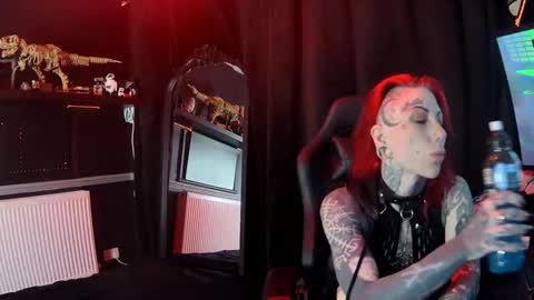 MilfyDixx online show from March 27, 8:54 pm