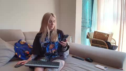 tattoobbgirl online show from April 22, 2:13 pm