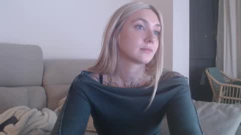 tattoobbgirl online show from November 14, 6:10 pm