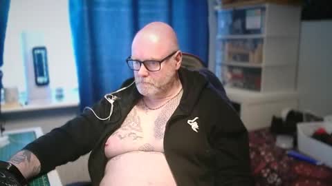 Tattooeddilf 01 online show from March 28, 6:20 pm