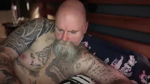 Tattooeddilf 01 online show from November 17, 12:02 am