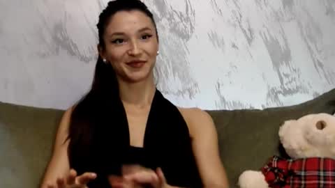 TayaKayan online show from November 19, 1:10 pm