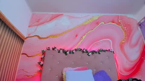 Sarah  online show from March 7, 10:10 pm