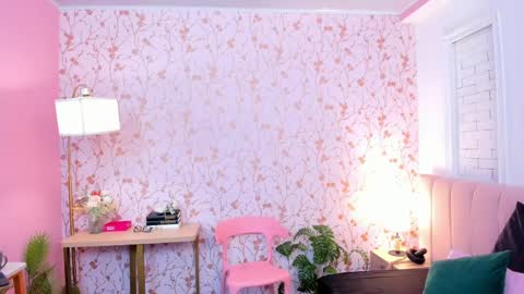 Taylor Bennet online show from April 18, 11:45 am