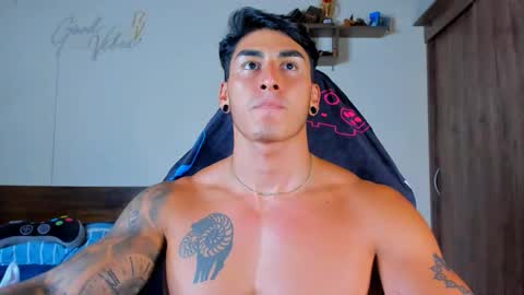 taylor_mclane1 online show from April 5, 10:51 pm