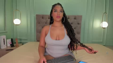 Snapshot of taylor_sexyy chatting on February 27, 4:35 am Taylor  online show from February 27, 4:35 am