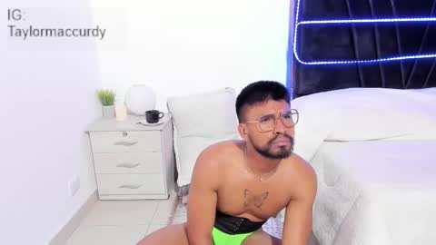 taylormaccurdy_ online show from November 25, 5:12 pm