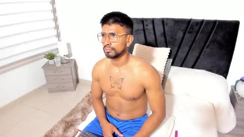 taylormaccurdy_ online show from October 24, 6:08 pm