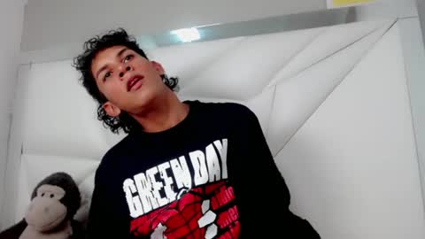 TAYLOR online show from April 14, 1:53 am