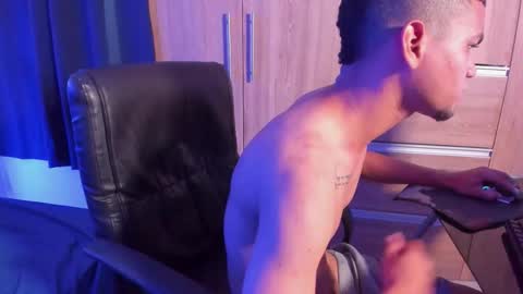 tayron_boy online show from November 6, 9:18 pm