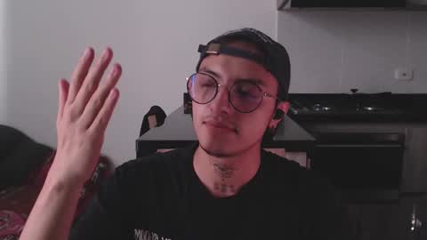 Teo independent model online show from March 5, 3:18 pm