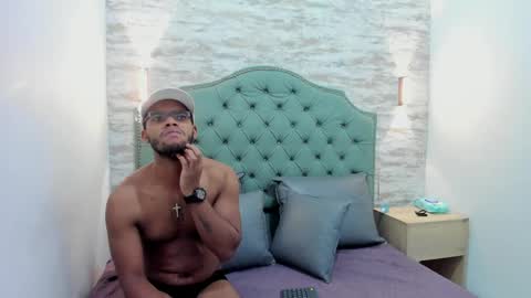 Marco y Luna  online show from April 20, 11:24 am