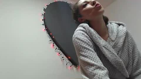 ALICIA--- online show from December 17, 9:05 am