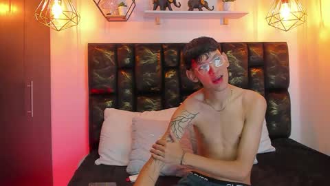 Smith online show from December 15, 7:32 pm