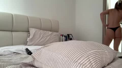 Amy No penetration Virgiin giirl online show from April 14, 5:27 pm