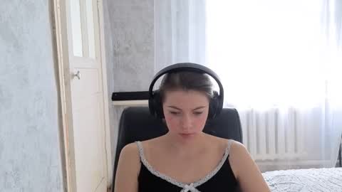 Anny Simpson online show from October 2, 6:01 am