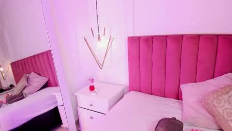 tessa_sinclaire online show from February 18, 8:30 pm