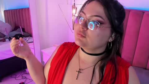 tessa_sinclaire online show from April 22, 2:52 am