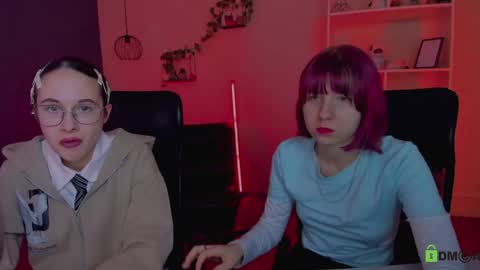 tessa_tea online show from April 26, 7:33 pm