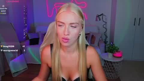 TessaHamilton online show from August 7, 2:37 pm