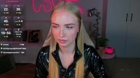 TessaHamilton online show from May 31, 6:09 pm