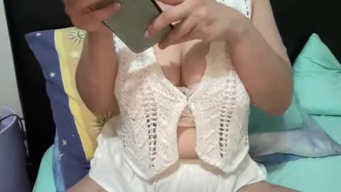 Snapshot of tessgetsdrunk chatting on December 28, 10:36 am tessgetsdrunk online show from December 28, 10:36 am