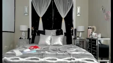 peachy online show from December 17, 5:30 pm