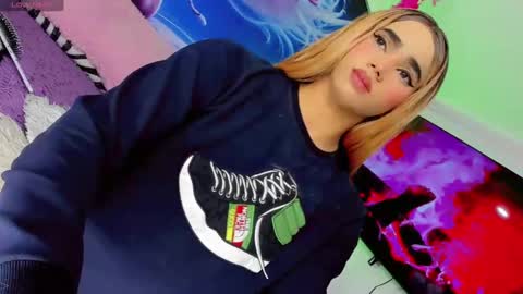 Snapshot of thalia_gil21 chatting on October 20, 1:32 am Thalia Girl online show from October 20, 1:32 am