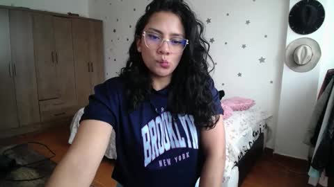 Snapshot of thaliacooper chatting on October 23, 6:31 pm online show from October 23, 6:31 pm
