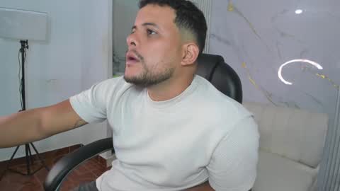 Snapshot of that_temptation chatting on February 2, 1:08 pm that_temptation online show from February 2, 1:08 pm