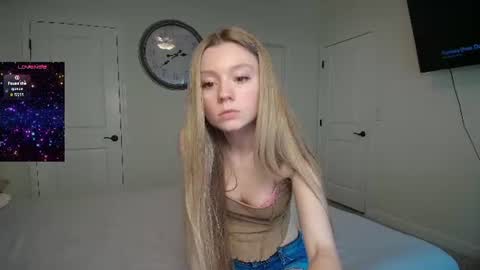 the_hotties online show from June 24, 8:38 pm