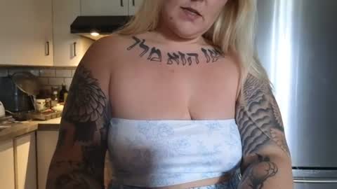 theauroramae -  online show from June 24, 7:21 pm
