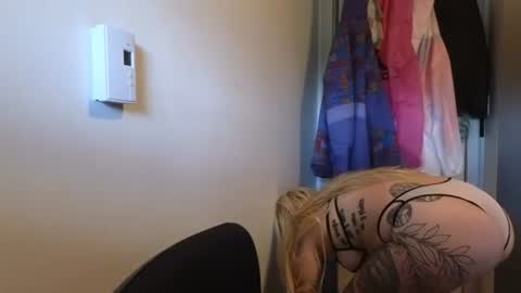 theauroramae -  online show from June 17, 6:24 pm