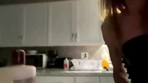 theauroravee online show from September 27, 6:55 am