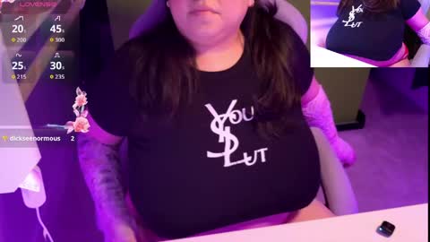 TheBouncingBetty online show from April 13, 12:53 pm