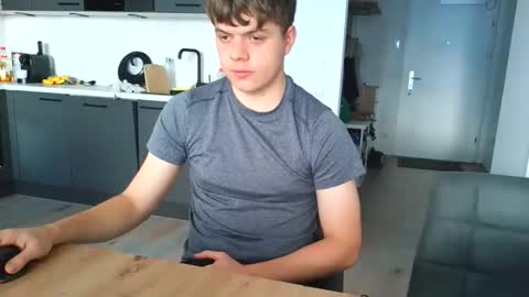 thecuteguy144949 online show from November 5, 8:27 am