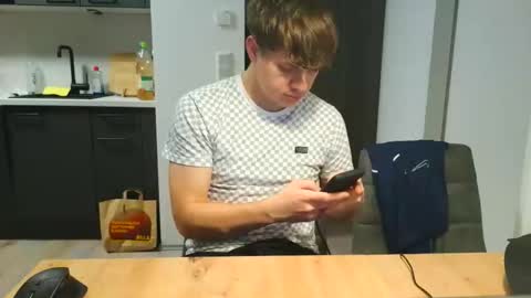 thecuteguy144949 online show from December 5, 8:39 pm