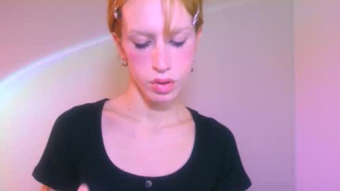 Yolanda online show from November 22, 3:43 pm