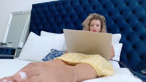 Lily Marie online show from November 15, 7:04 pm