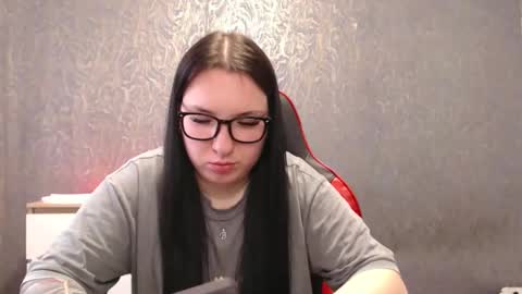 Lisa online show from April 19, 11:00 am