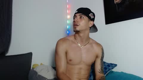 theo_levis online show from April 2, 6:21 am