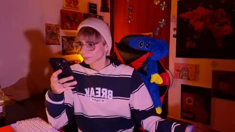 Matt independent model  online show from April 16, 8:53 pm