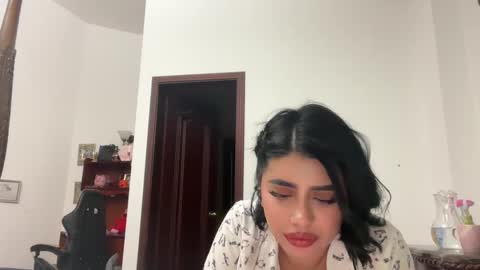 Snapshot of therealcamilabaddie chatting on March 1, 9:18 am therealcamilabaddie online show from March 1, 9:18 am