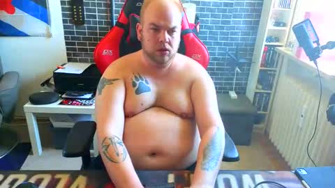 PupWolfy online show from April 23, 11:40 am