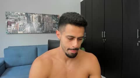 thiago_driussi online show from November 3, 8:10 pm