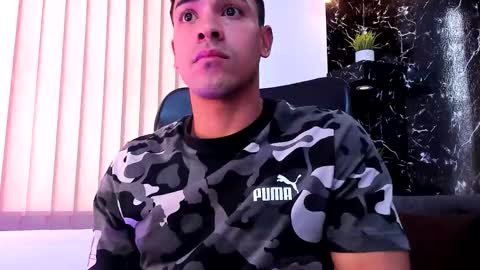 Snapshot of thiagof__x chatting on November 1, 1:21 pm Thiago online show from November 1, 1:21 pm