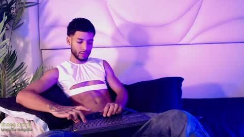 ThiagoFerreti online show from April 18, 1:13 pm