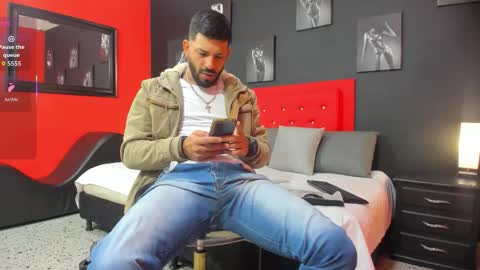 Thia Gomez online show from November 18, 12:30 pm