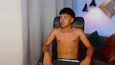 Thiago online show from April 17, 12:24 am