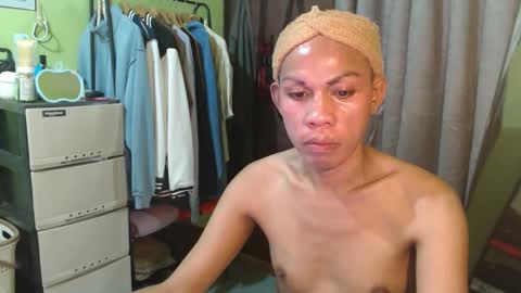 Snapshot of thick_bigcock13 chatting on October 15, 7:42 am gil online show from October 15, 7:42 am